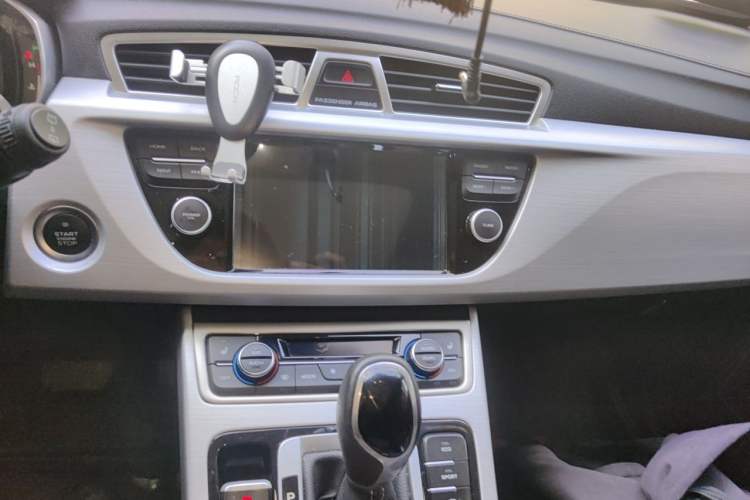 Used Geely Auto Emgrand X7 Sport 2016 1.8TD Automatic Smart Model Audio And AC Panel