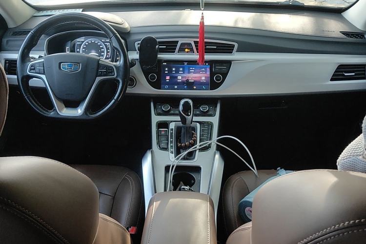 Used Geely Auto Emgrand X7 Sport 2016 1.8TD Automatic All-Wheel-Drive ZhiZun Edition Center Console