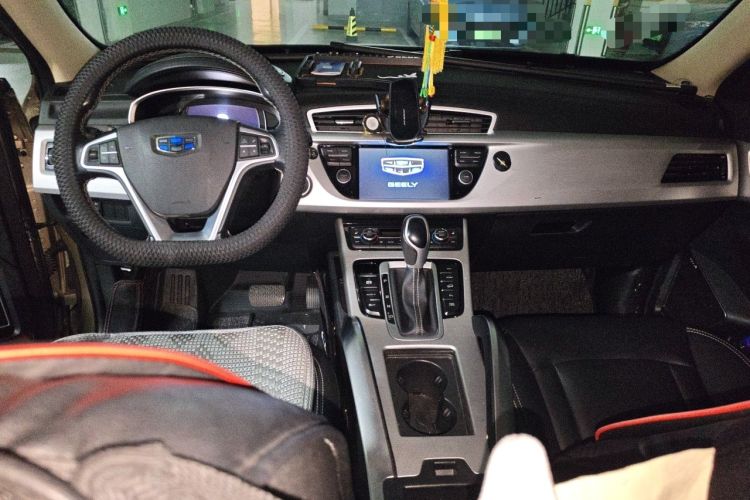 Used Geely Auto Emgrand X7 Sport 2016 1.8TD Automatic All-Wheel Drive Smart Version Center Console