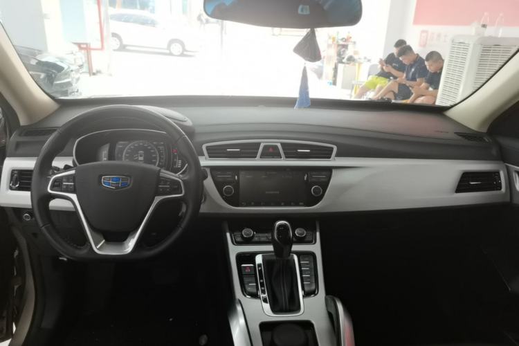 Used Geely Auto Emgrand X7 Sport 2016 1.8TD Automatic Smart Connectivity Version Center Console