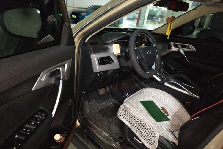 Used Geely Auto Emgrand X7 Sport 2016 1.8TD Automatic All-Wheel Drive Smart Version Driver Seat