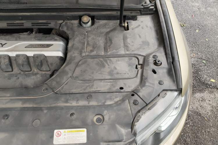 Used Geely Auto Emgrand X7 Sport 2016 1.8TD Automatic Smart Model Engine Bay Left