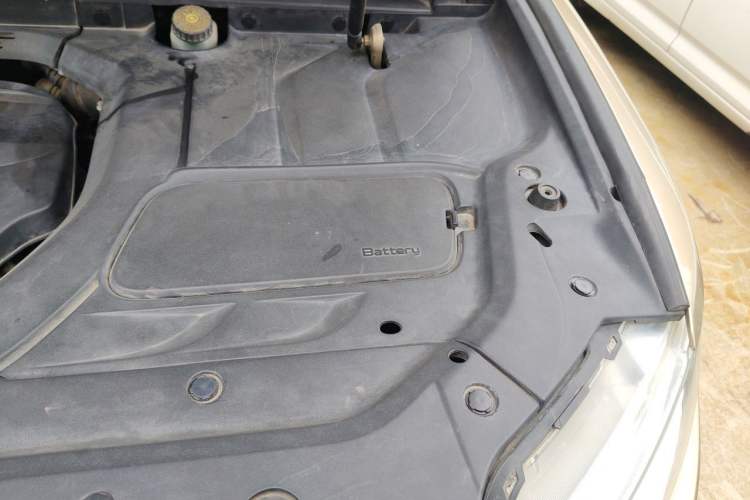 Used Geely Auto Emgrand X7 Sport 2016 2.0L Manual ZhiShang Version Engine Bay Left