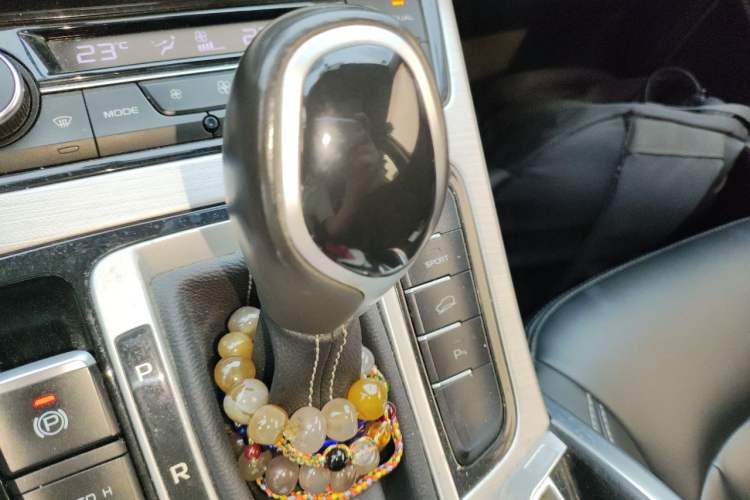 Used Geely Auto Emgrand X7 Sport 2016 1.8TD Automatic Smart Connectivity Version Gear Lever