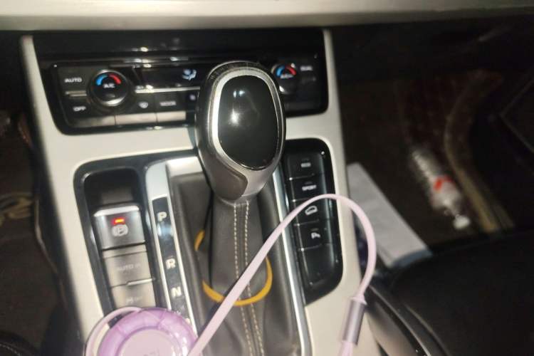 Used Geely Auto Emgrand X7 Sport 2016 1.8TD Automatic Smart Connectivity Version Gear Lever