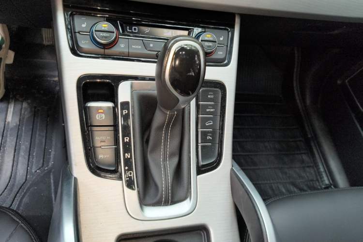 Used Geely Auto Emgrand X7 Sport 2016 1.8TD Automatic Smart Model Gear Lever