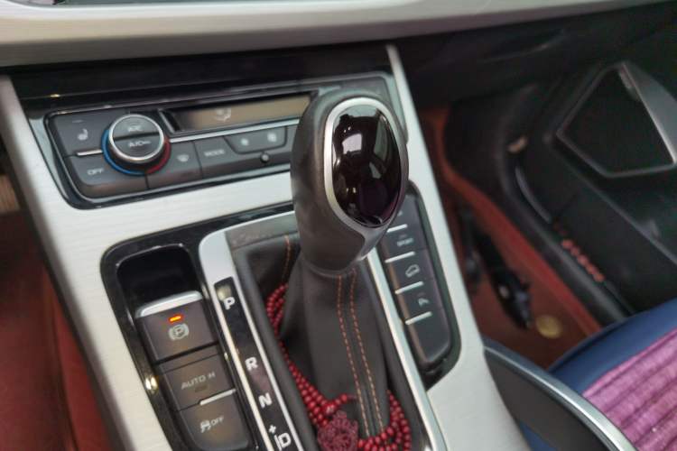 Used Geely Auto Emgrand X7 Sport 2016 1.8TD Automatic ZhiZun Version Gear Lever
