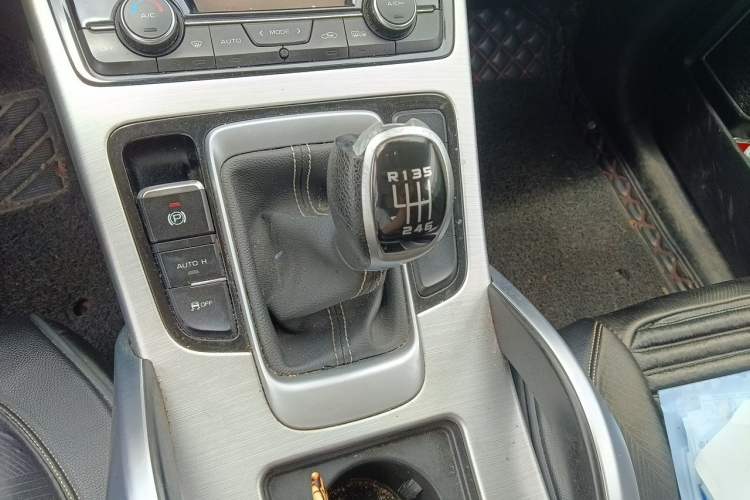 Used Geely Auto Emgrand X7 Sport 2016 2.0L Manual Smart Connect Version Gear Lever