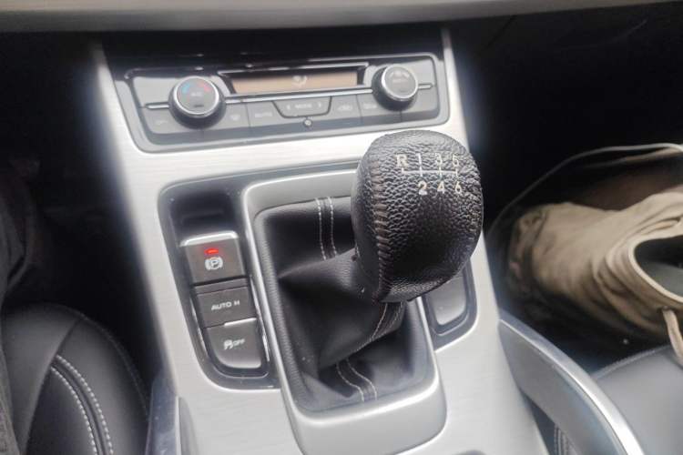 Used Geely Auto Emgrand X7 Sport 2016 2.0L Manual Smart Connect Version Gear Lever