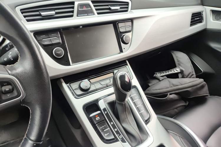 Used Geely Auto Emgrand X7 Sport 2016 1.8TD Automatic Smart Connectivity Version Gear Lever
