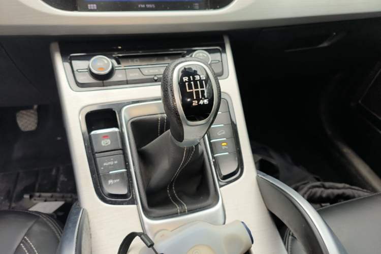 Used Geely Auto Emgrand X7 Sport 2016 2.0L Manual ZhiShang Version Gear Lever