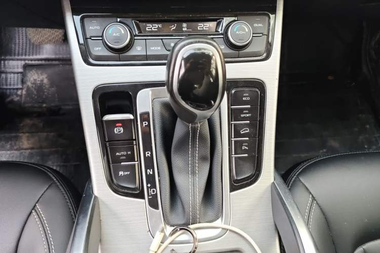 Used Geely Auto Emgrand X7 Sport 2016 1.8TD Automatic Smart Connectivity Version Gear Lever
