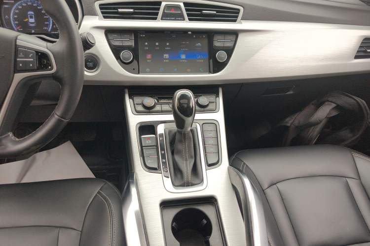 Used Geely Auto Emgrand X7 Sport 2016 1.8TD Automatic Smart Connectivity Version Gear Lever