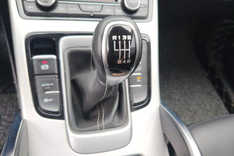 Used Geely Auto Emgrand X7 Sport 2016 2.0L Manual ZhiShang Version Gear Lever