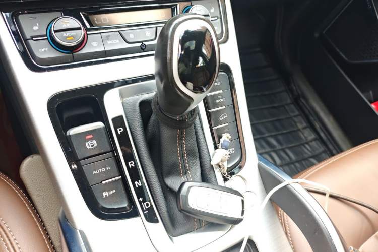 Used Geely Auto Emgrand X7 Sport 2016 1.8TD Automatic All-Wheel-Drive ZhiZun Edition Gear Lever