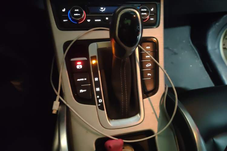 Used Geely Auto Emgrand X7 Sport 2016 1.8TD Automatic Smart Model Gear Lever