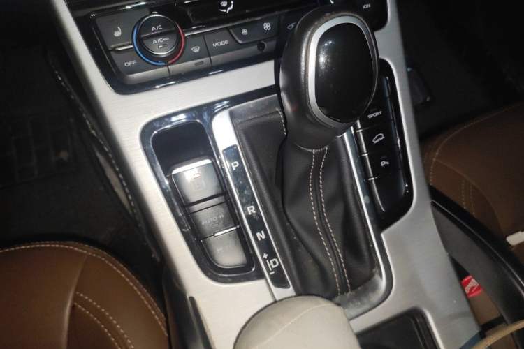 Used Geely Auto Emgrand X7 Sport 2016 1.8TD Automatic ZhiZun Version Gear Lever