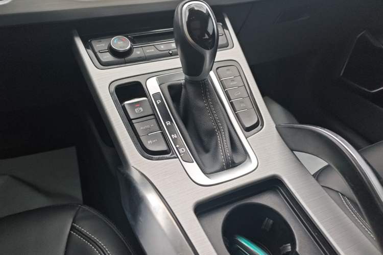Used Geely Auto Emgrand X7 Sport 2016 1.8TD Automatic Smart Connectivity Version Gear Lever
