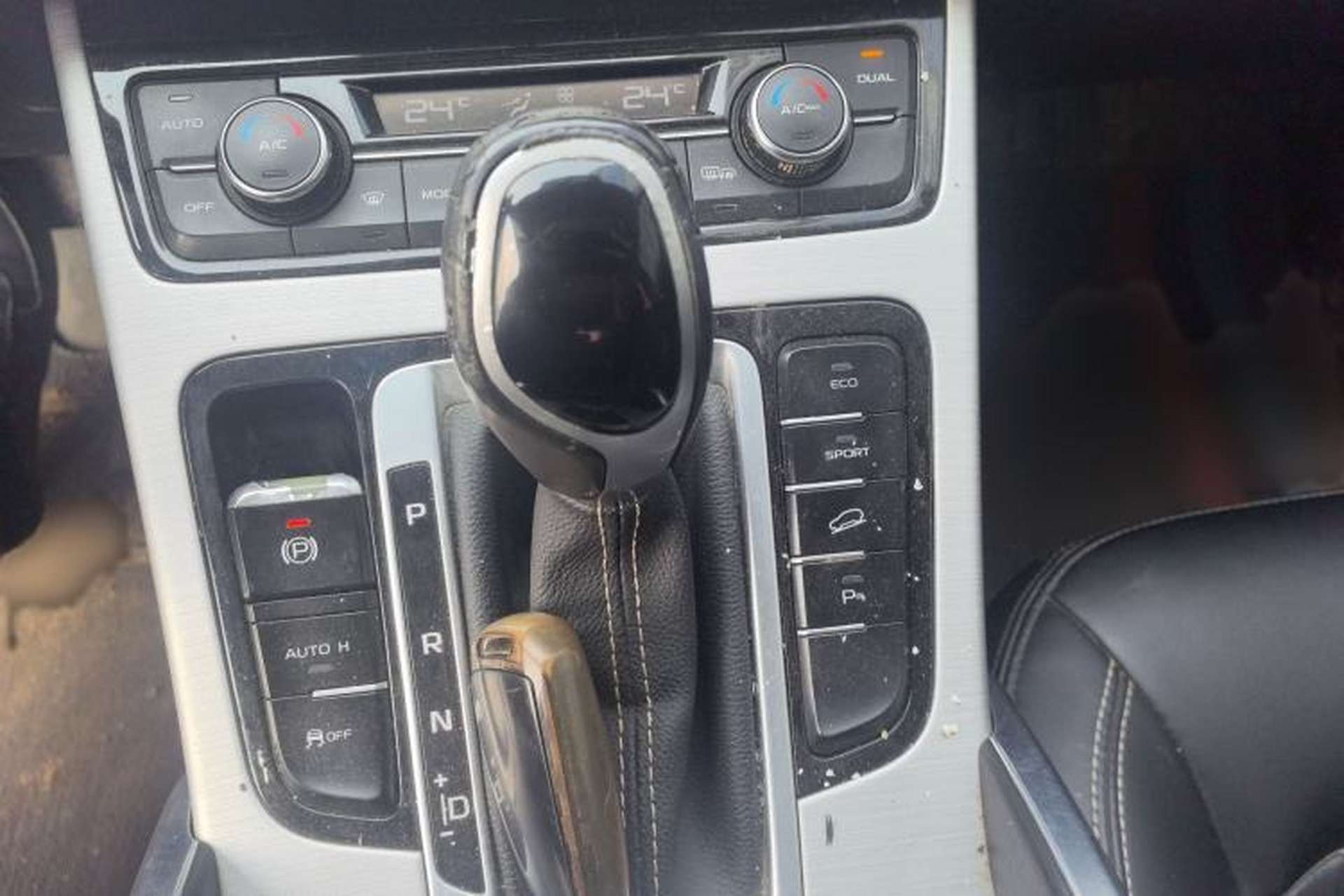 Used Geely Auto Emgrand X7 Sport 2016 1.8TD Automatic Smart Connectivity Version Gear Lever
