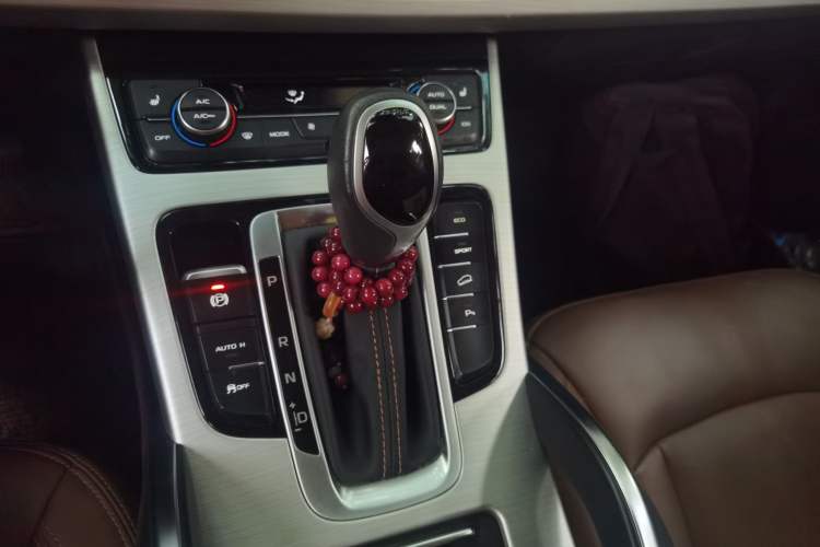 Used Geely Auto Emgrand X7 Sport 2016 1.8TD Automatic ZhiZun Version Gear Lever
