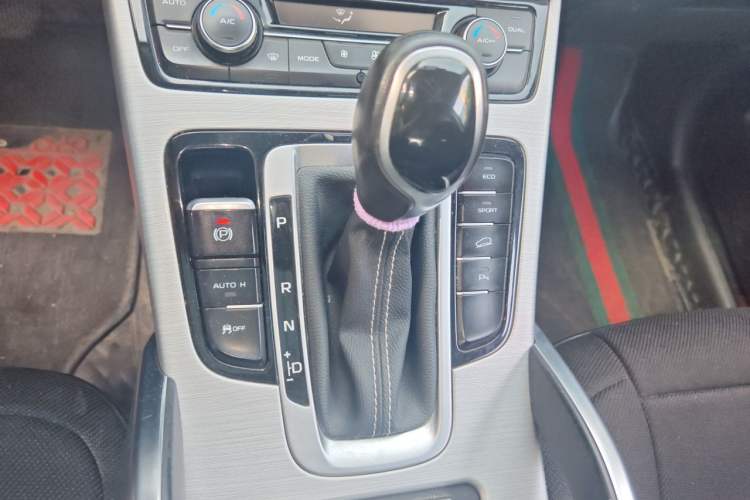 Used Geely Auto Emgrand X7 Sport 2016 1.8TD Automatic Smart Connectivity Version Gear Lever