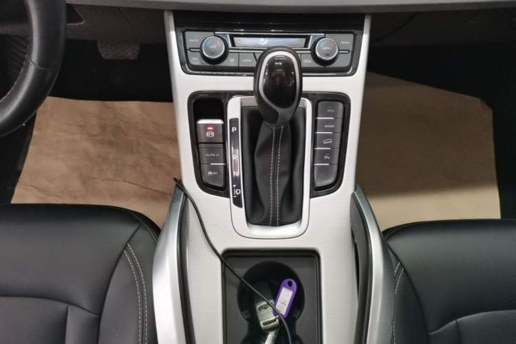 Used Geely Auto Emgrand X7 Sport 2016 1.8TD Automatic Smart Connectivity Version Gear Lever