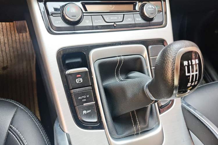 Used Geely Auto Emgrand X7 Sport 2016 2.0L Manual ZhiShang Version Gear Lever