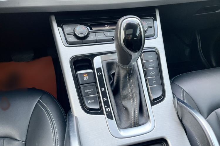 Used Geely Auto Emgrand X7 Sport 2016 1.8TD Automatic Smart Connectivity Version Gear Lever