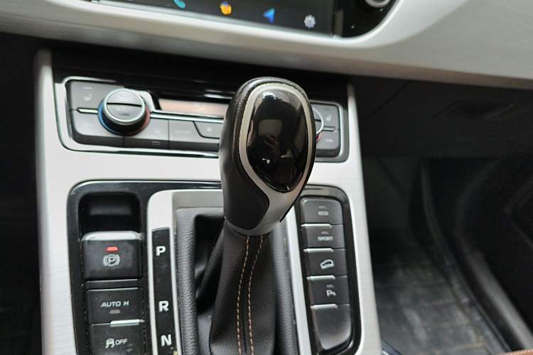 Used Geely Auto Emgrand X7 Sport 2016 1.8TD Automatic ZhiZun Version Gear Lever