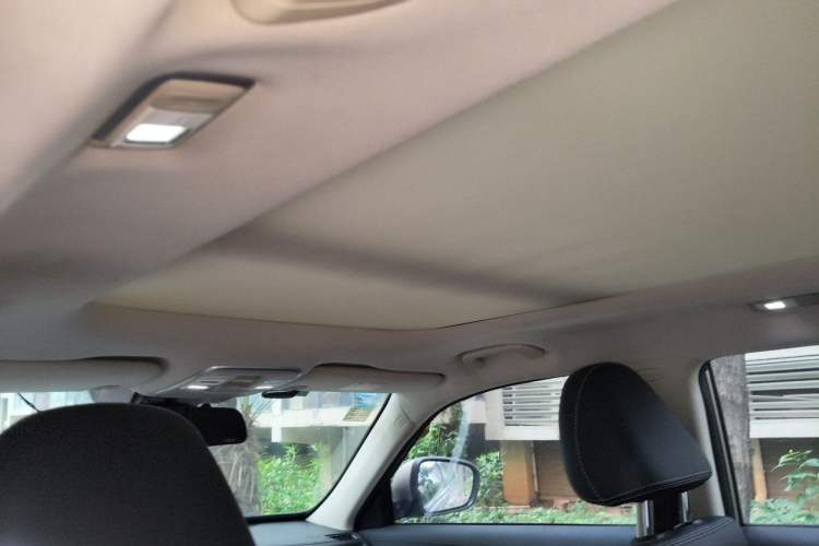 Used Geely Auto Emgrand X7 Sport 2016 1.8TD Automatic Smart Model Headliner