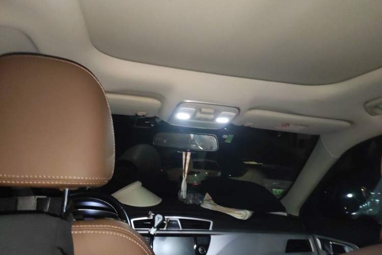 Used Geely Auto Emgrand X7 Sport 2016 1.8TD Automatic ZhiZun Version Headliner
