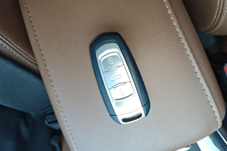Used Geely Auto Emgrand X7 Sport 2016 1.8TD Automatic ZhiZun Version Interior 1