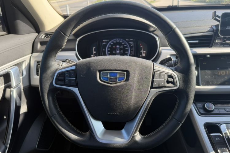 Used Geely Auto Emgrand X7 Sport 2016 1.8TD Automatic Smart Connectivity Version Interior 3
