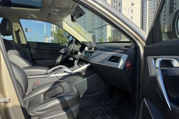 Used Geely Auto Emgrand X7 Sport 2016 1.8TD Automatic Smart Connectivity Version Interior 8