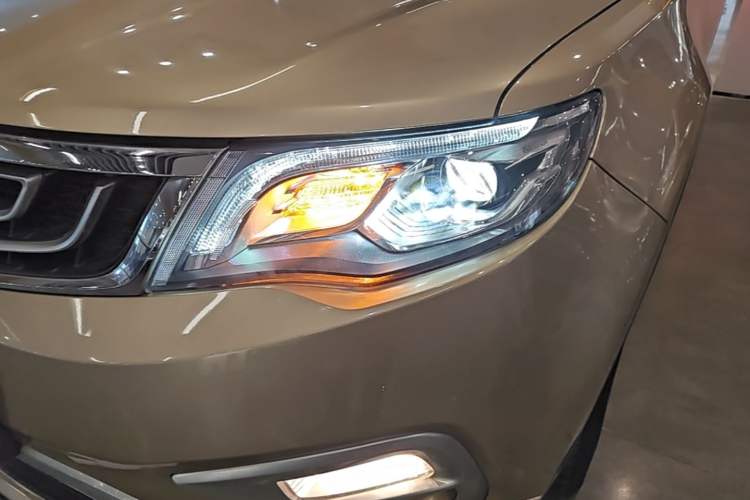 Used Geely Auto Emgrand X7 Sport 2016 1.8TD Automatic Smart Model Left Front Headlight