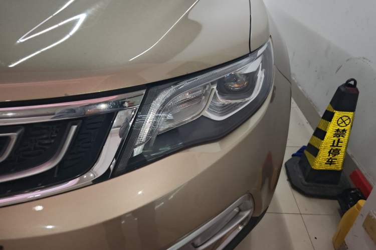 Used Geely Auto Emgrand X7 Sport 2016 1.8TD Automatic All-Wheel-Drive ZhiZun Edition Left Front Headlight