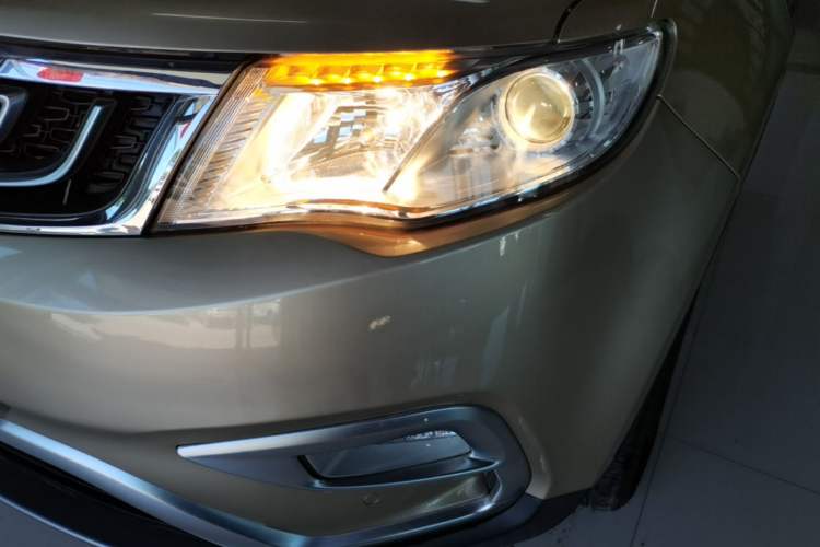 Used Geely Auto Emgrand X7 Sport 2016 1.8TD Automatic Smart Connectivity Version Left Front Headlight