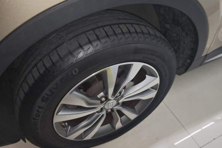Used Geely Auto Emgrand X7 Sport 2016 1.8TD Automatic All-Wheel-Drive ZhiZun Edition Left Front Wheel Hub