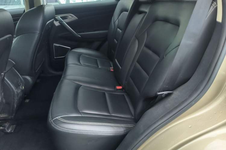 Used Geely Auto Emgrand X7 Sport 2016 2.0L Manual ZhiShang Version Left Rear Seat