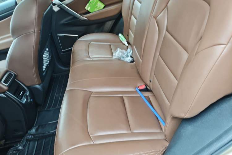Used Geely Auto Emgrand X7 Sport 2016 1.8TD Automatic All-Wheel-Drive ZhiZun Edition Left Rear Seat