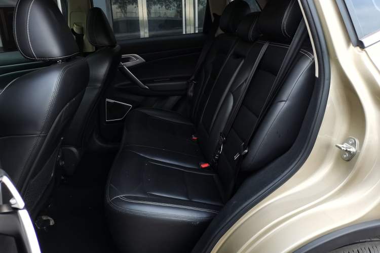 Used Geely Auto Emgrand X7 Sport 2016 1.8TD Automatic Smart Connectivity Version Left Rear Seat