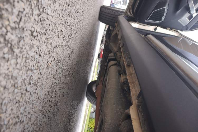Used Geely Auto Emgrand X7 Sport 2016 1.8TD Automatic ZhiShang Model Left Side Sill