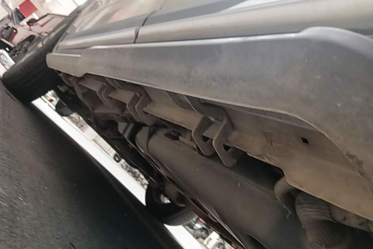 Used Geely Auto Emgrand X7 Sport 2016 1.8TD Automatic ZhiShang Model Left Side Sill