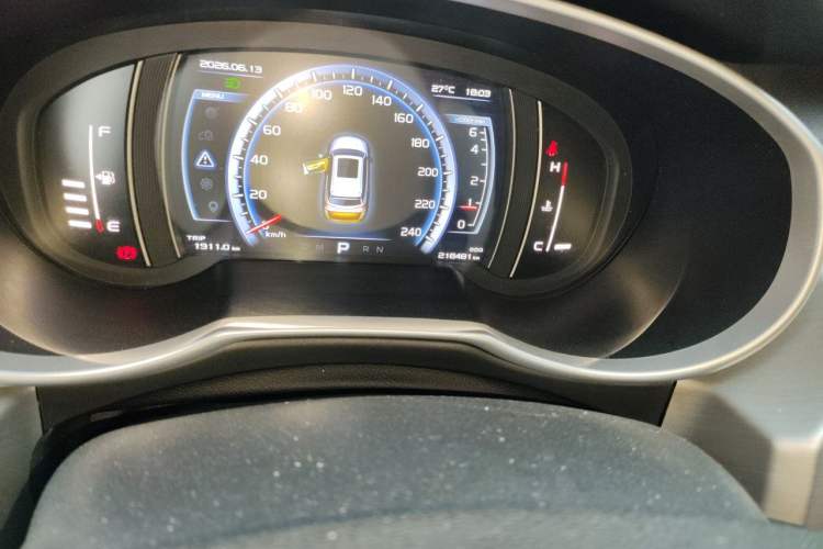 Used Geely Auto Emgrand X7 Sport 2016 1.8TD Automatic Smart Connectivity Version Odometer Close Up