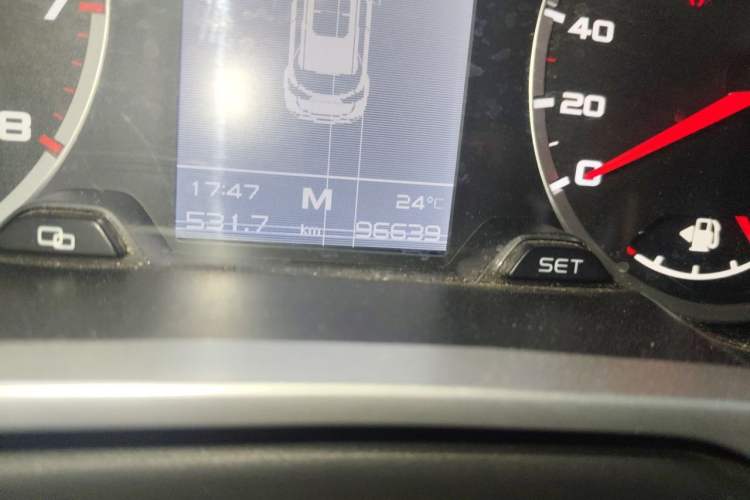 Used Geely Auto Emgrand X7 Sport 2016 2.0L Manual Smart Connect Version Odometer Close Up