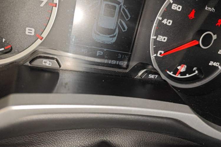 Used Geely Auto Emgrand X7 Sport 2016 1.8TD Automatic ZhiShang Model Odometer Close Up