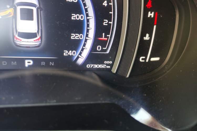 Used Geely Auto Emgrand X7 Sport 2016 1.8TD Automatic Smart Connectivity Version Odometer Close Up