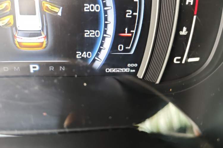 Used Geely Auto Emgrand X7 Sport 2016 1.8TD Automatic Smart Connectivity Version Odometer Close Up