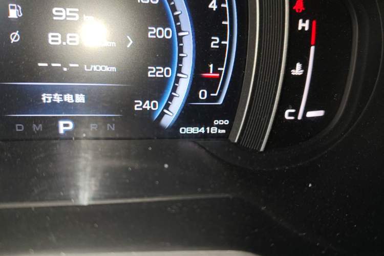 Used Geely Auto Emgrand X7 Sport 2016 1.8TD Automatic ZhiShang Model Odometer Close Up