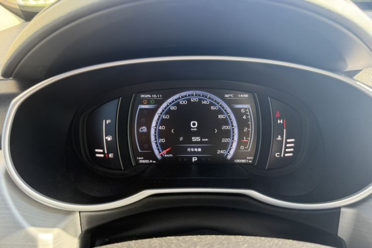 Used Geely Auto Emgrand X7 Sport 2016 1.8TD Automatic Smart Connectivity Version Odometer Close Up